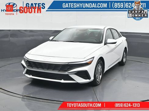 Used 2025 Hyundai Elantra SE FWD image 6