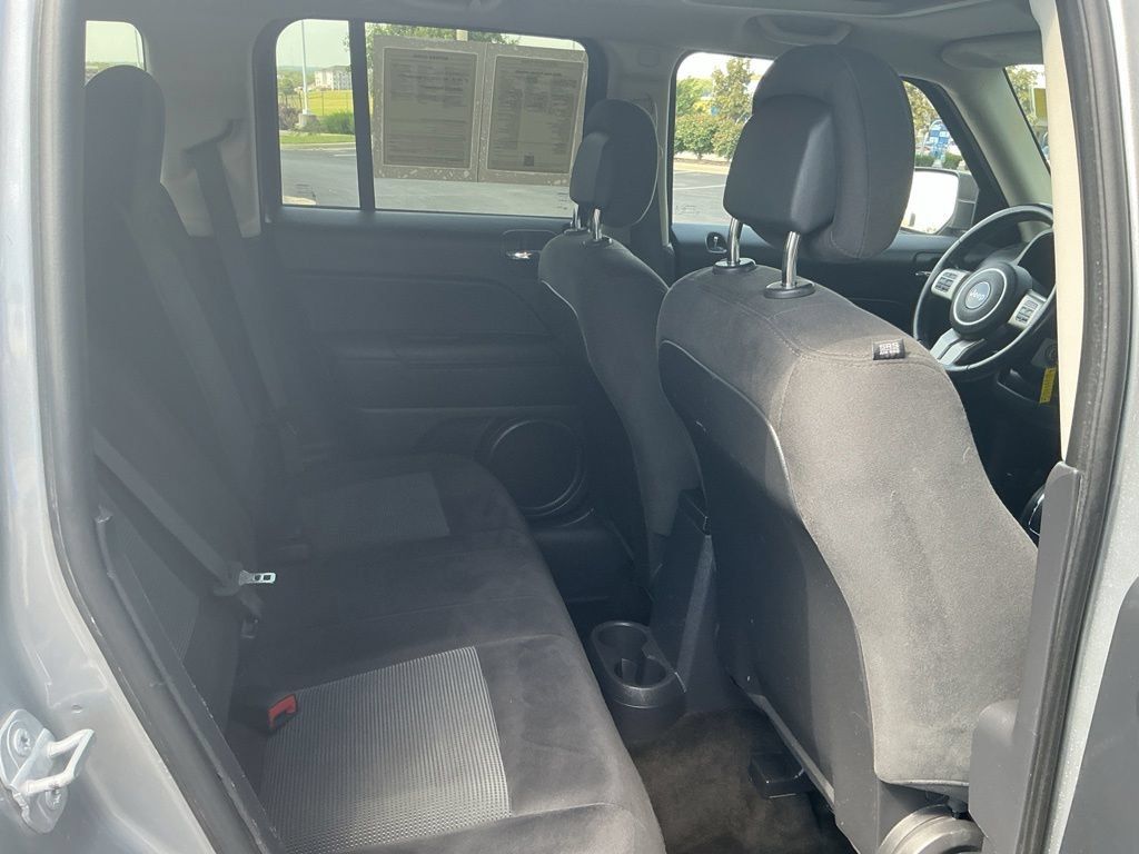 Used 2015 Jeep Patriot Latitude w/ Sun/Sound Group AWD/4WD image 25