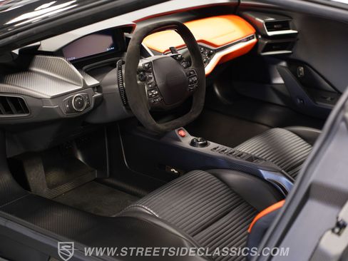 Used 2017 Ford GT image 4