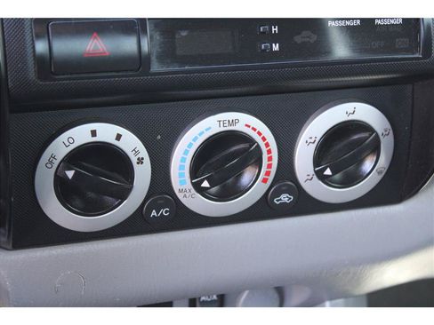 Used 2011 Toyota Tacoma 4x4 Regular Cab image 16