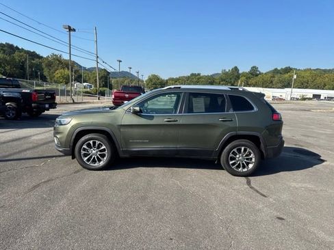 Used 2019 Jeep Cherokee Latitude Plus w/ Cold Weather Group AWD/4WD image 5
