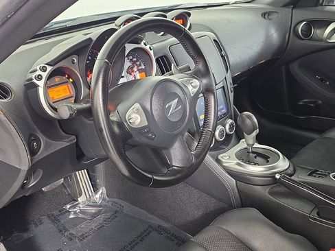 Used 2011 Nissan 370Z Touring RWD image 7