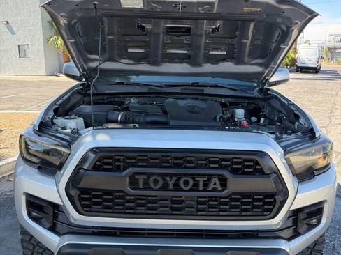 Used 2016 Toyota Tacoma SR5 w/ SR5 Appearance Package (SN) image 23