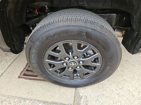 Used 2025 Toyota 4Runner SR5 image 25