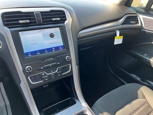 Used 2020 Ford Fusion SE FWD image 14