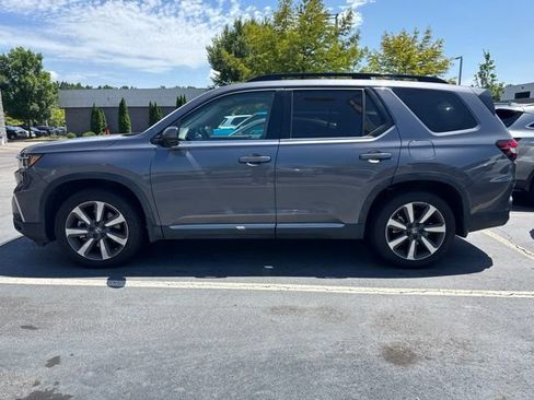 Used 2024 Honda Pilot Touring image 2