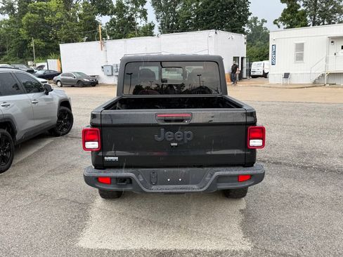 Used 2023 Jeep Gladiator Sport AWD/4WD image 8