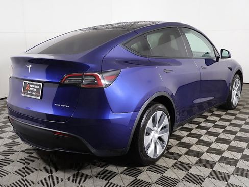 Used 2022 Tesla Model Y Long Range image 11