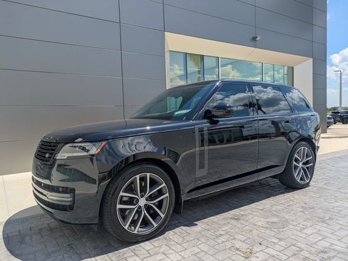 Certified 2025 Land Rover Range Rover SE AWD/4WD image 2