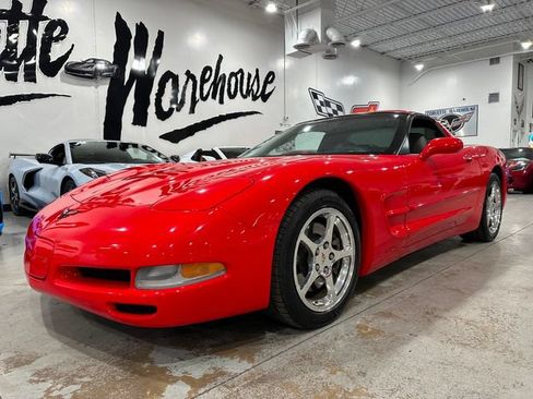 Used 2004 Chevrolet Corvette Coupe w/ Preferred Equipment Group RWD image 15