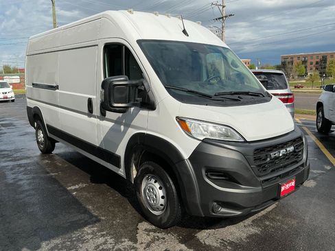 Used 2023 RAM ProMaster 2500 FWD image 3