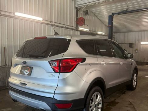 Used 2019 Ford Escape SE image 3