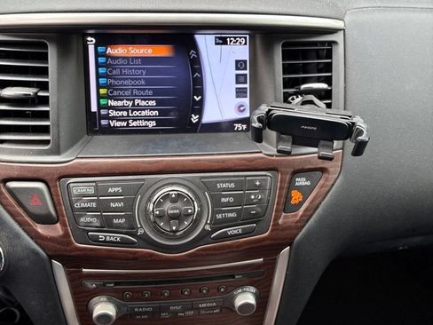 Used 2017 Nissan Pathfinder Platinum AWD/4WD image 12