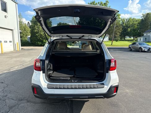 Used 2018 Subaru Outback 3.6R Limited AWD/4WD image 16