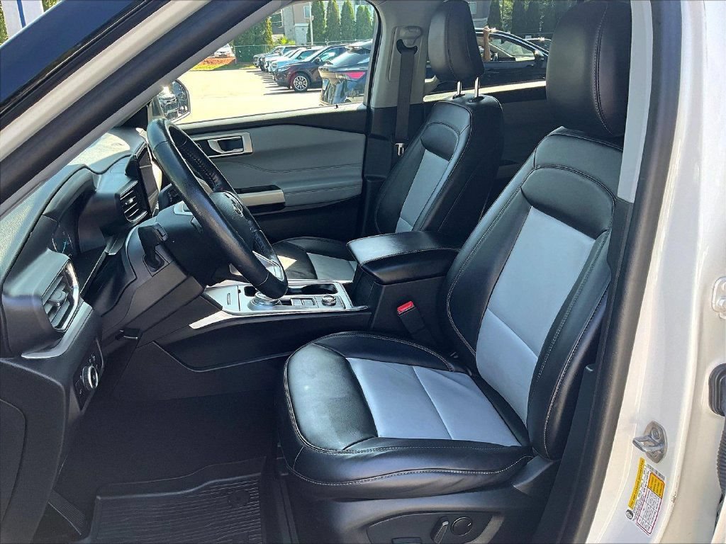 Used 2023 Ford Explorer XLT w/ Equipment Group 202A AWD/4WD image 23