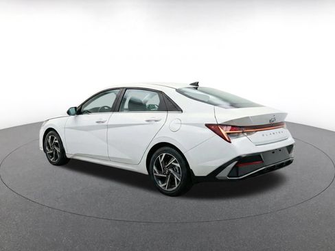 Used 2025 Hyundai Elantra SEL FWD image 7