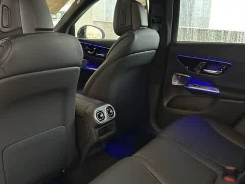 Used 2025 Mercedes-Benz GLC 300 4MATIC image 29