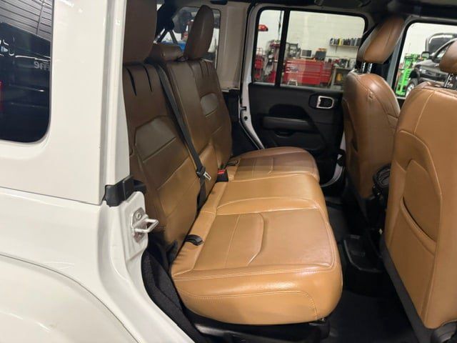 Used 2022 Jeep Wrangler Unlimited Sahara AWD/4WD image 15