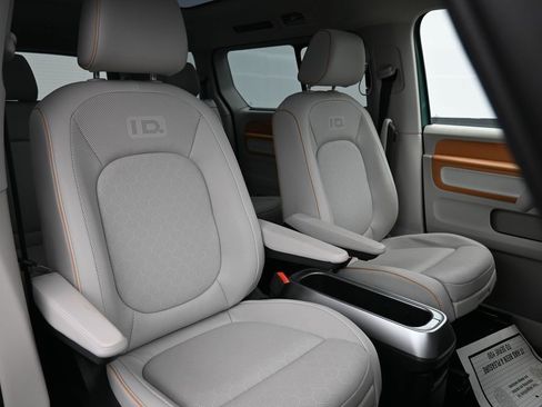 Used 2025 Volkswagen ID. Buzz 1st Edition image 24