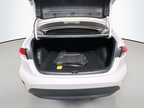 Used 2025 Toyota Corolla LE image 32