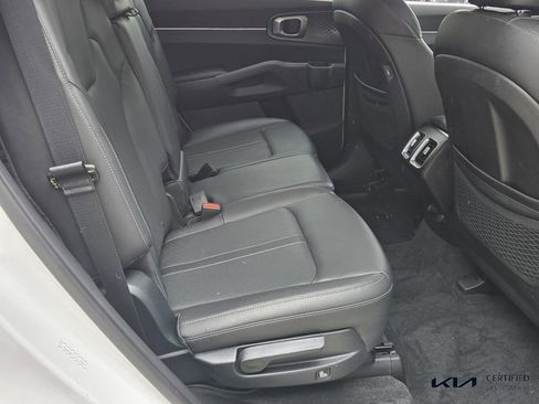 Certified 2022 Kia Sorento S FWD image 15