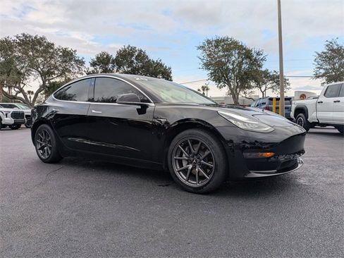 Used 2020 Tesla Model 3 Standard Range Plus image 2
