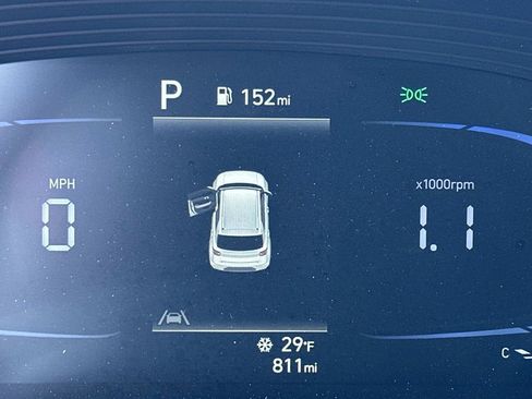 Used 2024 Hyundai Venue Limited image 20