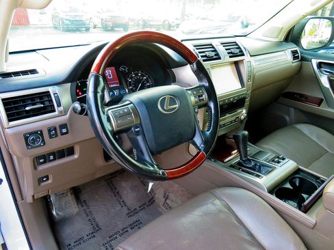 Used 2016 Lexus GX 460 w/ Premium Package image 17
