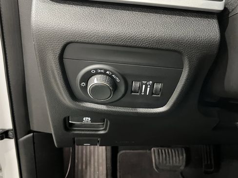 Certified 2025 Jeep Grand Cherokee Altitude image 21