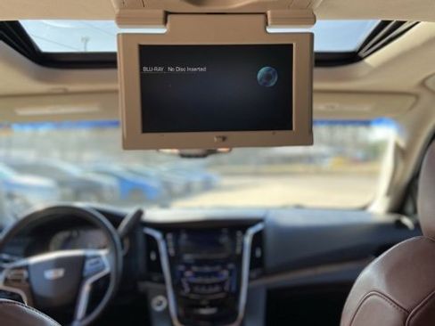 Used 2016 Cadillac Escalade ESV Premium image 15