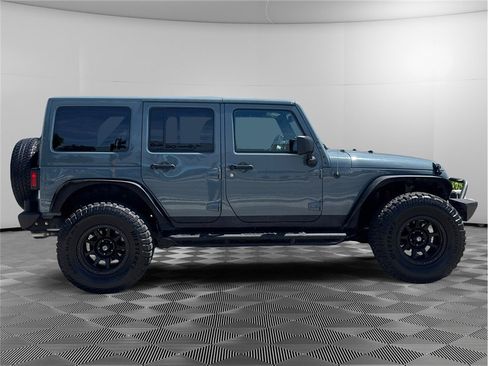 Used 2014 Jeep Wrangler Unlimited Sahara w/ Connectivity Group AWD/4WD image 6