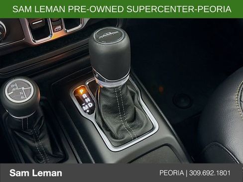 Used 2025 Jeep Gladiator Sport image 16