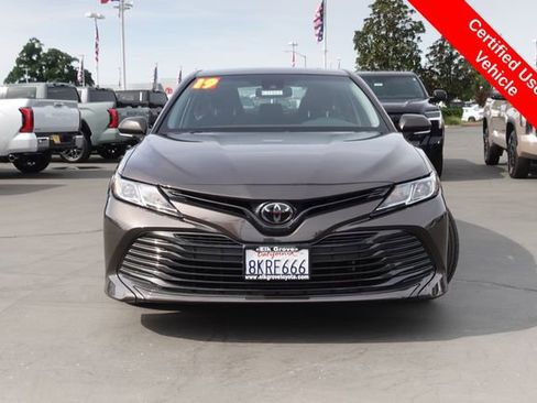 Certified 2019 Toyota Camry LE image 3