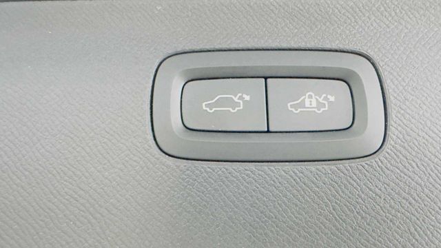 Used 2016 Volvo XC90 T5 Inscription w/ Vision Package AWD/4WD image 35