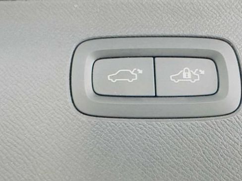 Used 2016 Volvo XC90 T5 Inscription w/ Vision Package AWD/4WD image 35