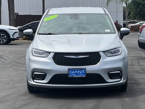 Used 2023 Chrysler Pacifica Touring-L FWD image 9