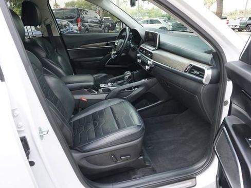Used 2022 Kia Telluride SX w/ SX Prestige Package AWD/4WD image 3