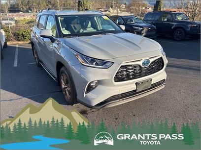 Used 2023 Toyota Highlander Bronze Edition