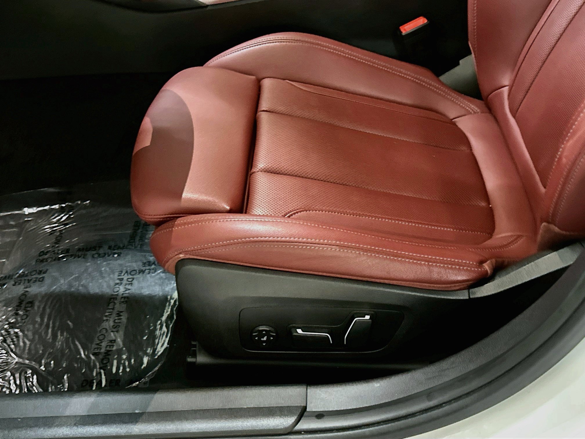 Certified 2024 BMW 330i Sedan w/ M Sport Package RWD image 18