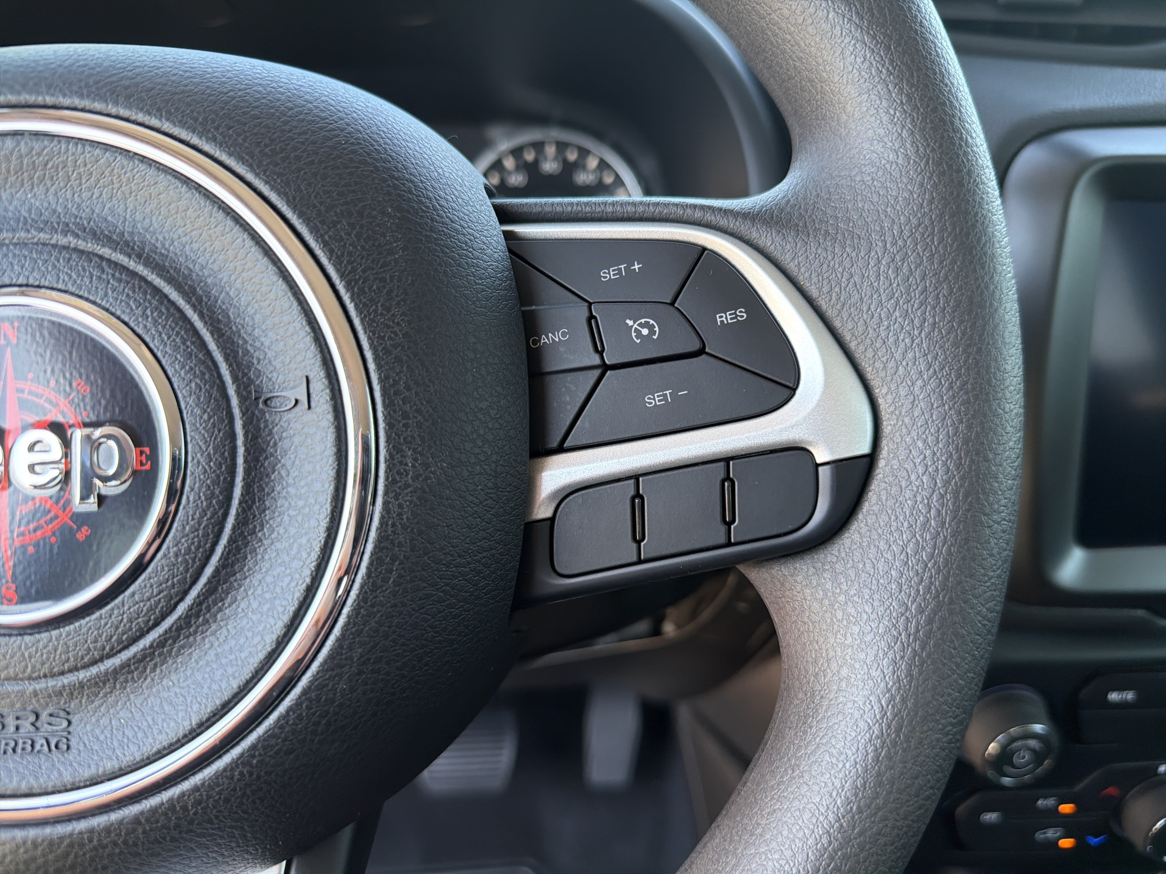 Used 2023 Jeep Renegade Latitude AWD/4WD image 29