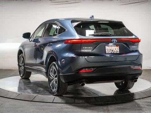 Certified 2022 Toyota Venza LE image 4