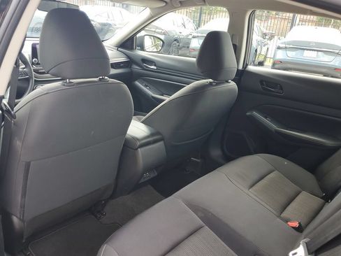 Used 2025 Nissan Altima 2.5 SV FWD image 9