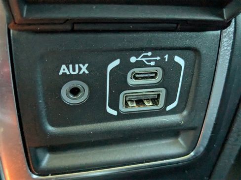 Used 2024 Jeep Gladiator Sport image 19