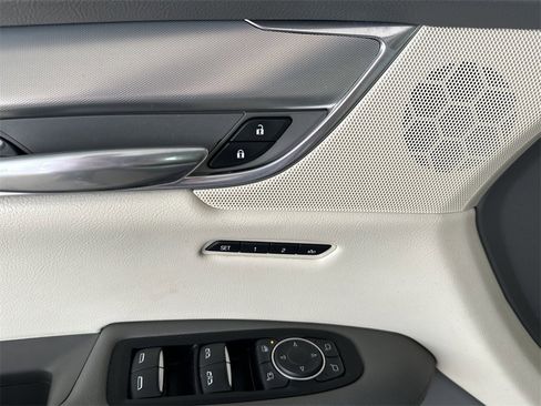 Used 2017 Cadillac XT5 Luxury w/ Driver Awareness Package image 8