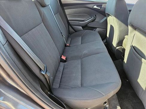 Used 2018 Ford Focus SE w/ Cold Weather Package FWD image 23