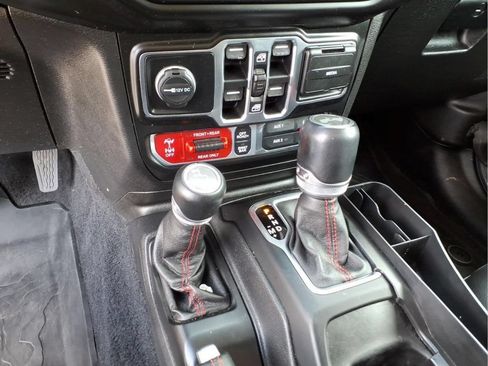 Used 2021 Jeep Wrangler Unlimited Rubicon w/ LED Lighting Group AWD/4WD image 25