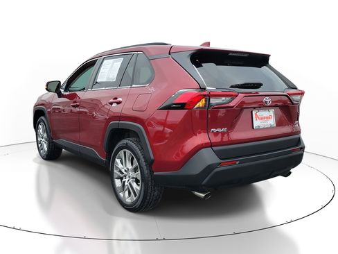 Used 2019 Toyota RAV4 XLE Premium image 3