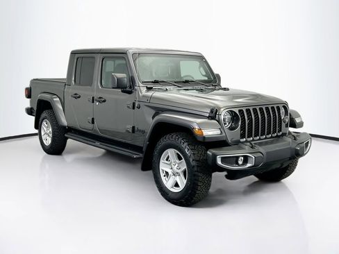 Used 2022 Jeep Gladiator Sport image 3