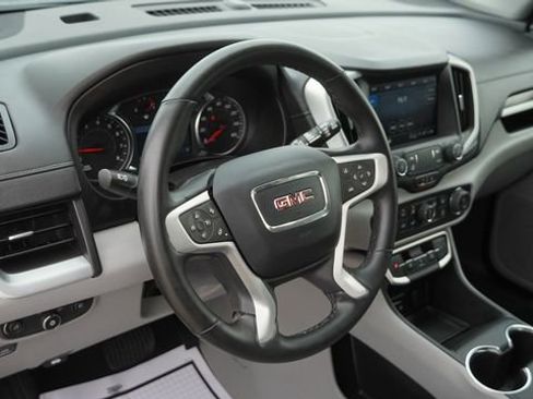 Used 2024 GMC Terrain SLT image 17