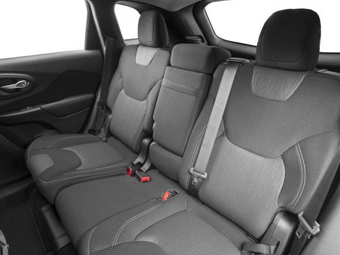 Used 2016 Jeep Cherokee Latitude w/ Cold Weather Group AWD/4WD image 17